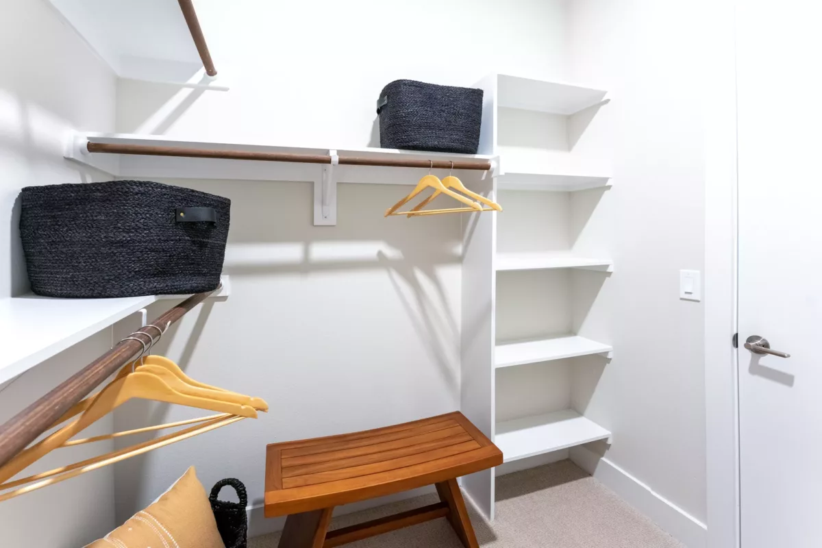Ferro Closet